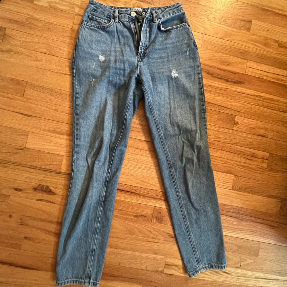 UO BDG jean light wash mom jean, size 26